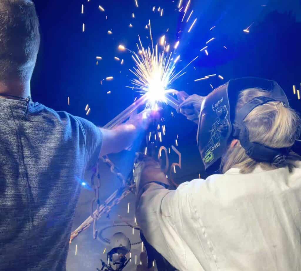 Alt: Hochzeit schweissen in der Schweiz, gemeinsames Hochzeitskunstwerk