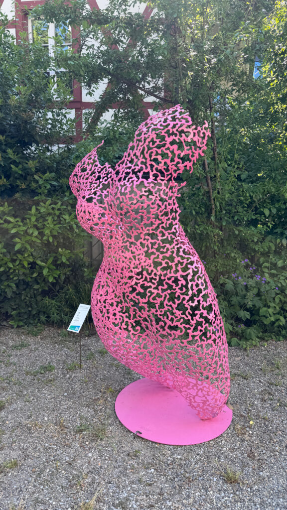 Pink Lady steht im Garten