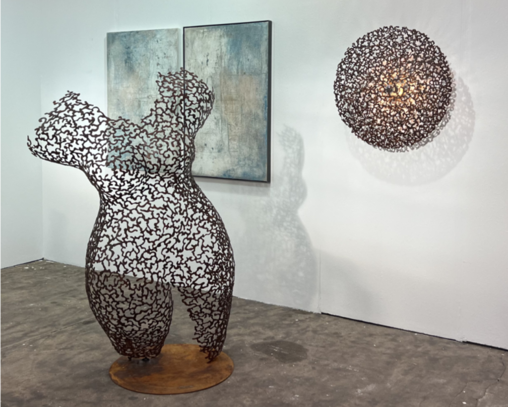 Body of Steel Big und Sole und ein Bild an Ausstellung