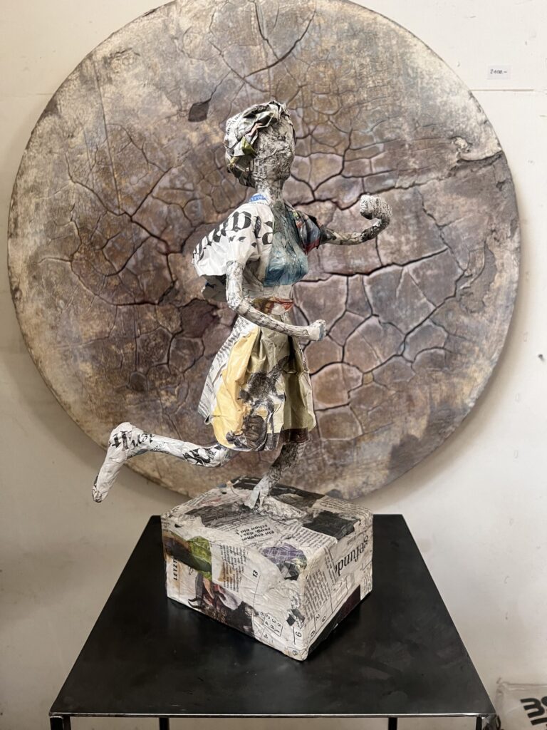 Papier Skulptur mit Bild Sumpfkalk