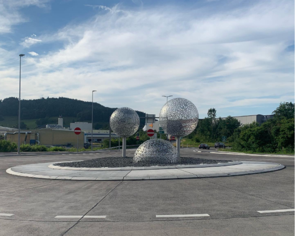 Dagmersellen Kreisel mit CNS Kugeln
