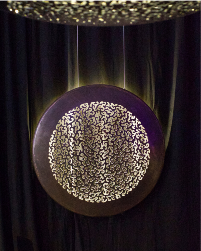 Lichtobjekt rund mit Ornamenten