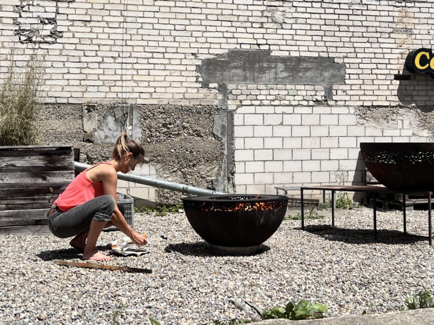 Altes lassen. Neues nähren. Das Feuer spricht.spüren.